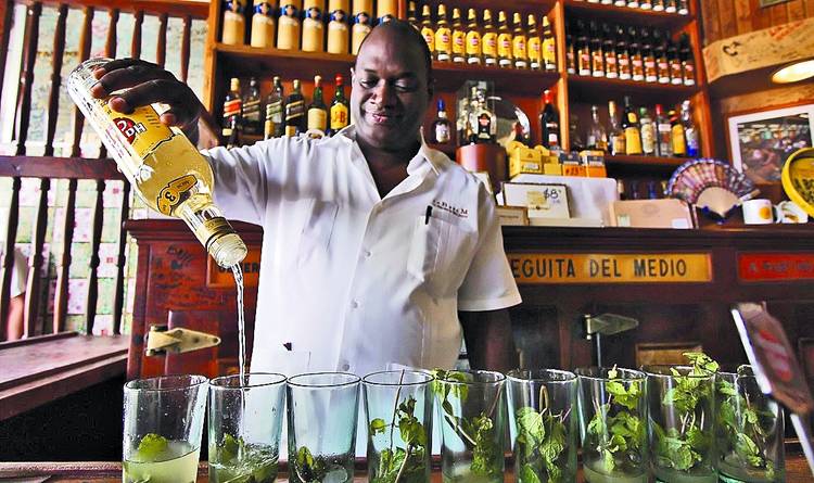 La-Bodeguita-del-Medio-Cuba-Hemingways-favourite-bar